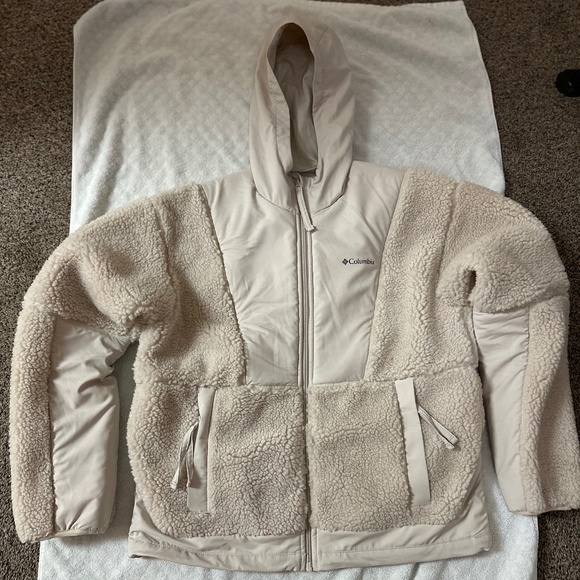 Woman’s Columbia Sherpa Jacket - Picture 1 of 8